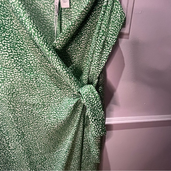 Side knot asymmetrical sleeveless maxi dress - Picture 7 of 8